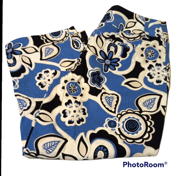 Madison Woman Capris Floral Pants 4 - Picture 3 of 11